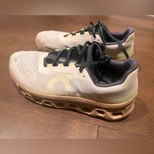 Mens On Cloudmonster - size 10.5